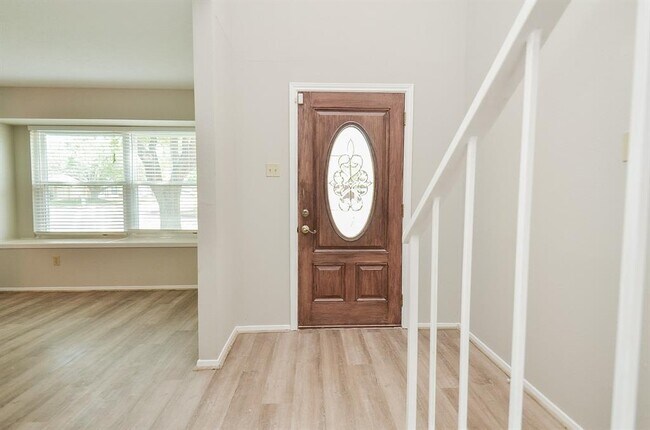 Building Photo - 2119 Landcircle Ct