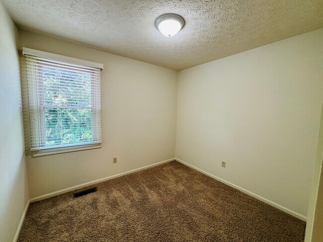 Building Photo - 1704 Emerald St