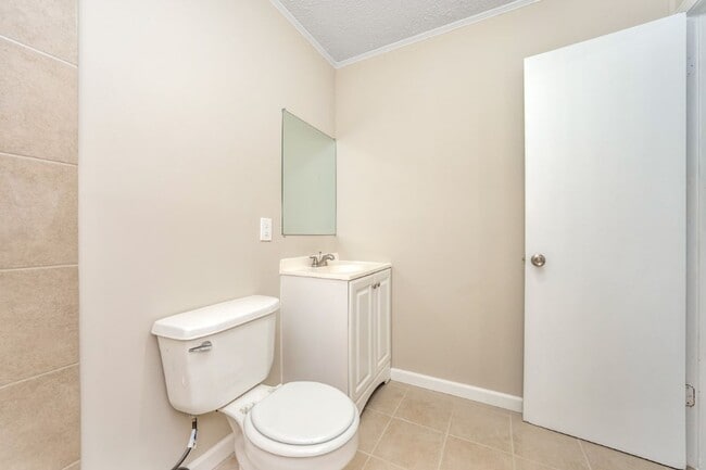 Building Photo - Renovated 4 BR Home- Move In Ready!