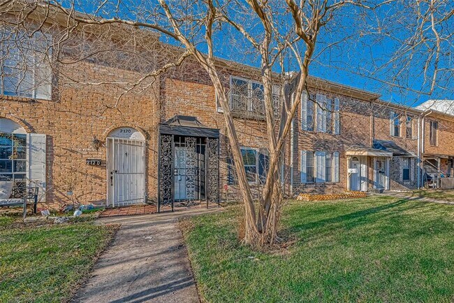 Building Photo - 2118 Straight Creek Dr