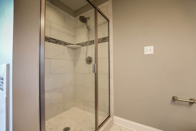 Building Photo - Luxurious 3BD/2BA Home with Premium Features in Coveted Cottonwood Neighborhood!