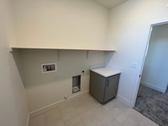 Building Photo - Newer Construction Home located in desirab...