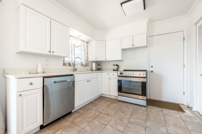 Building Photo - Beautiful updated 4 bed 2 bath Widefield h...