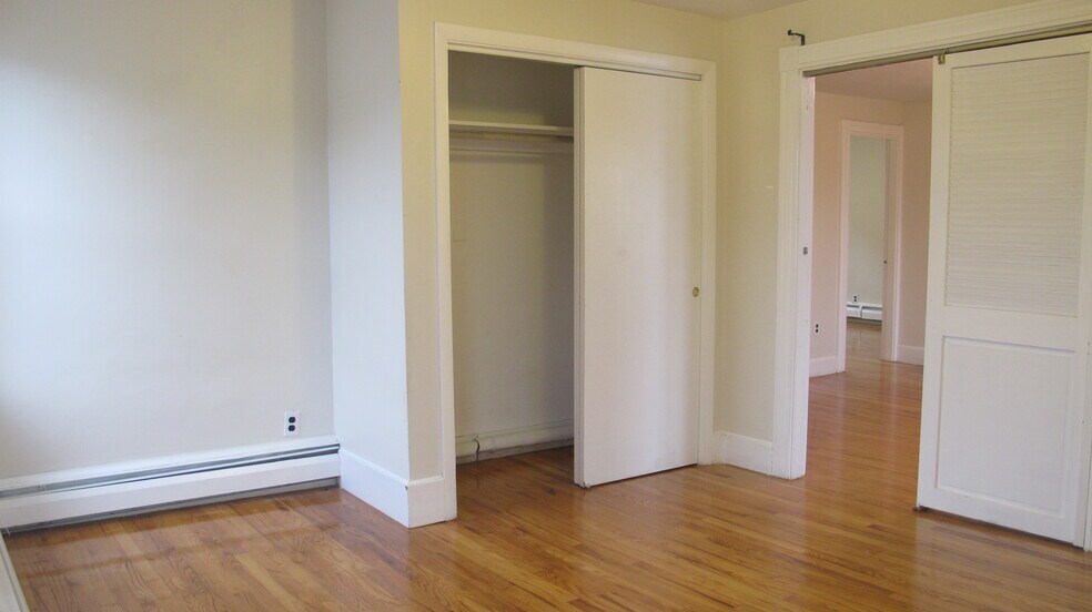 Bedroom 1 - 20 Dexter St