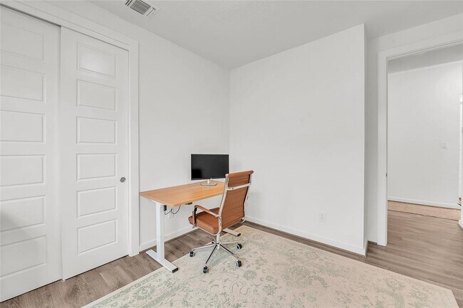Building Photo - 187 Alicante Ln
