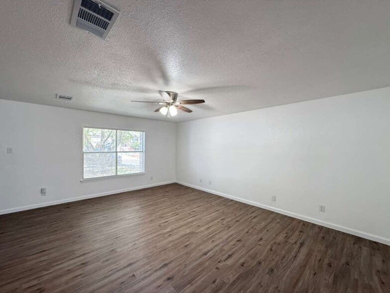 Building Photo - 8206 Grimchester