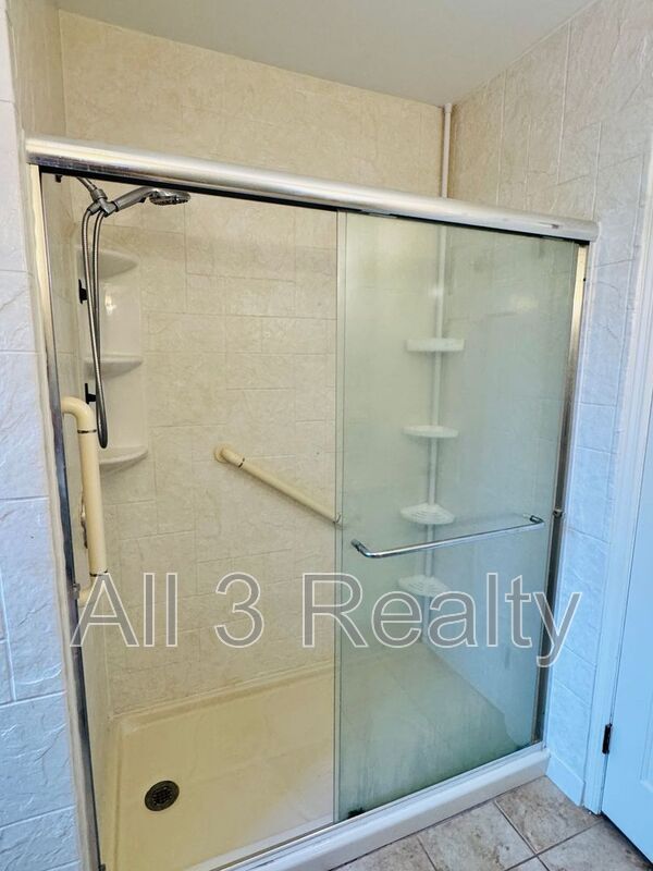 Building Photo - 2913 Sumter Ave