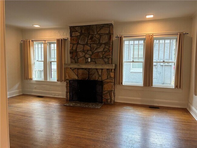 Building Photo - 1088 Sanders Ave SE