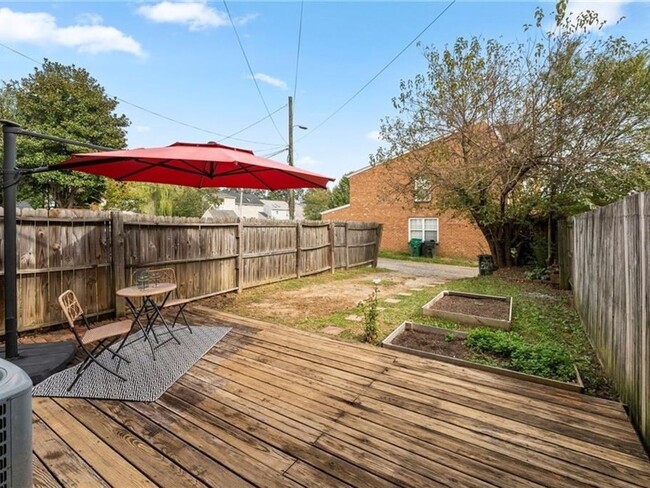 Building Photo - 3 Bedroom Townhome in Richmond