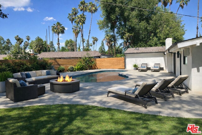 Building Photo - 6329 Jumilla Ave