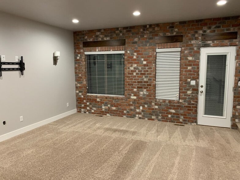 Building Photo - 5541 Sicily Ln