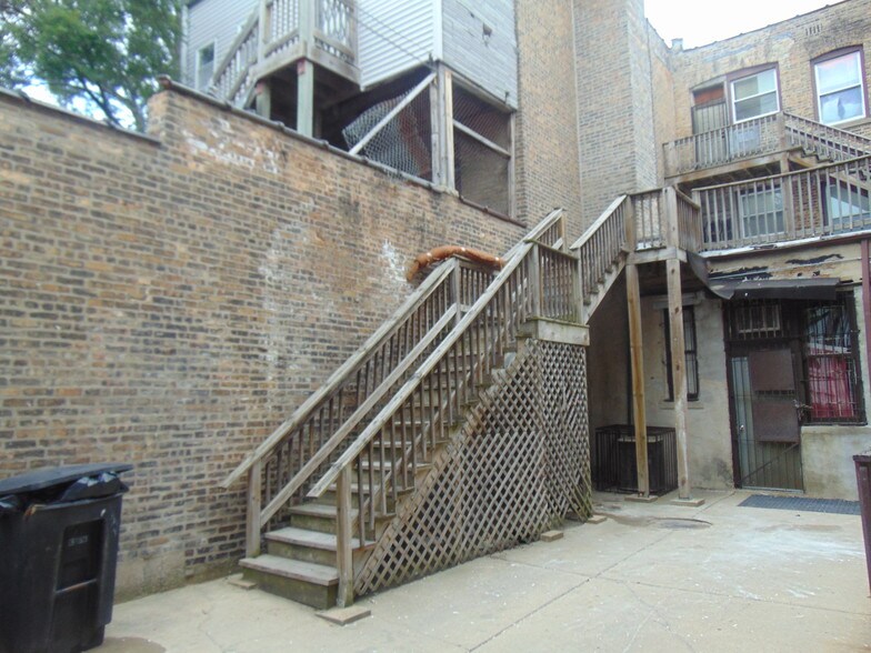 Building Photo - 7506 S Vernon Ave