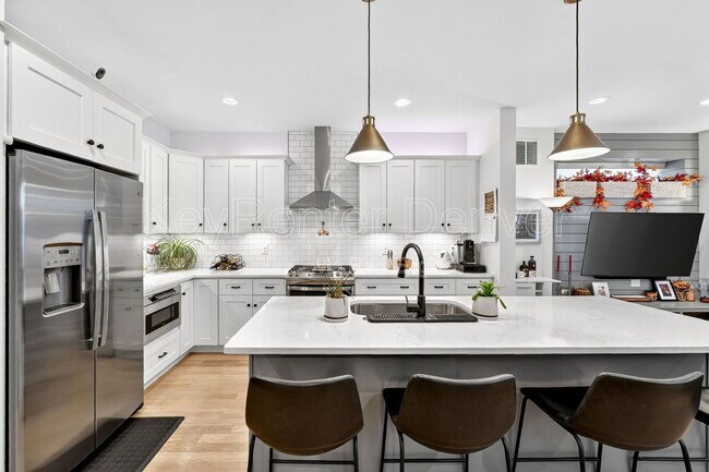 Building Photo - 1299 Newton St