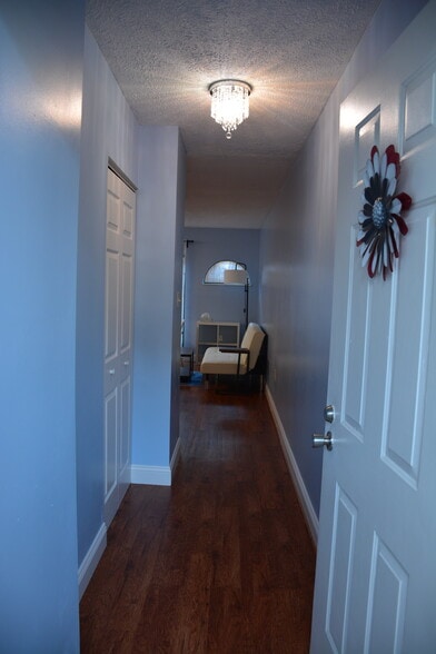 Primary Photo - 3267 Niagara Sq