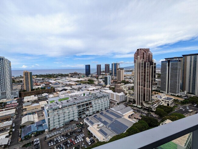 Building Photo - Fully Furnished Luxury Kakaako Living at Symphony 2 Bed, 2 Bath, 2 Parking