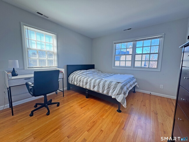 Building Photo - 28 Home Pl