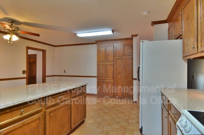 Building Photo - 517 Sparkleberry Ln