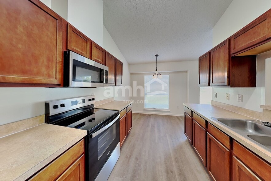 Building Photo - 11609 Deep Springs Dr N
