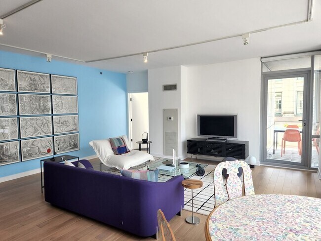 Building Photo - 8 E Randolph St