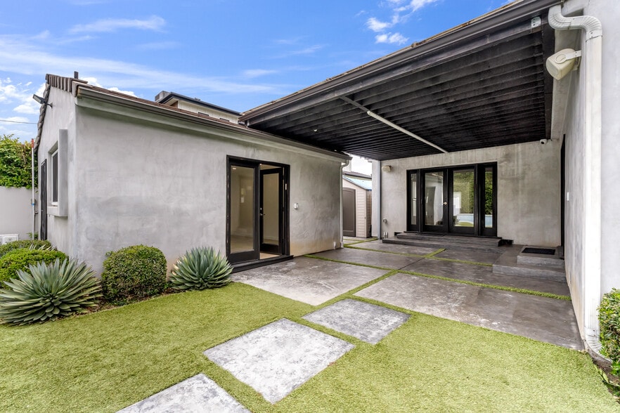 Building Photo - 4925 Nagle Ave
