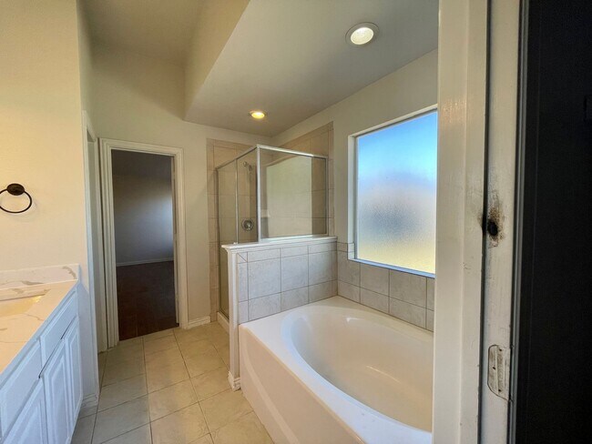 Building Photo - Gorgeous 4-bedroom home!