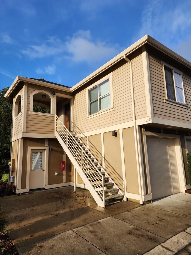 Primary Photo - 11571 SW Toulouse St