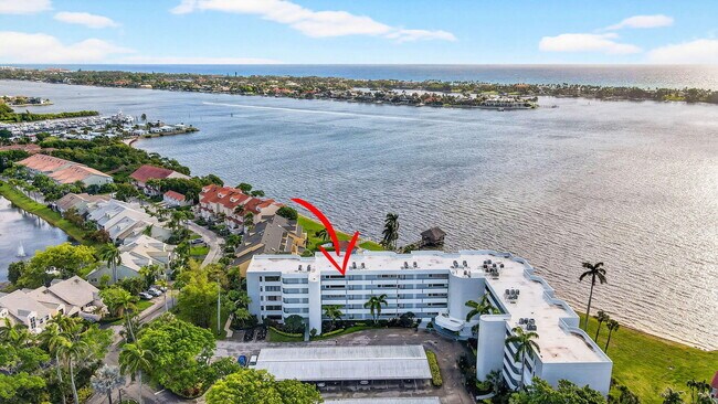 Building Photo - 8200 Lakeshore Dr