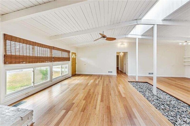 Building Photo - 3121 Lynnray Dr