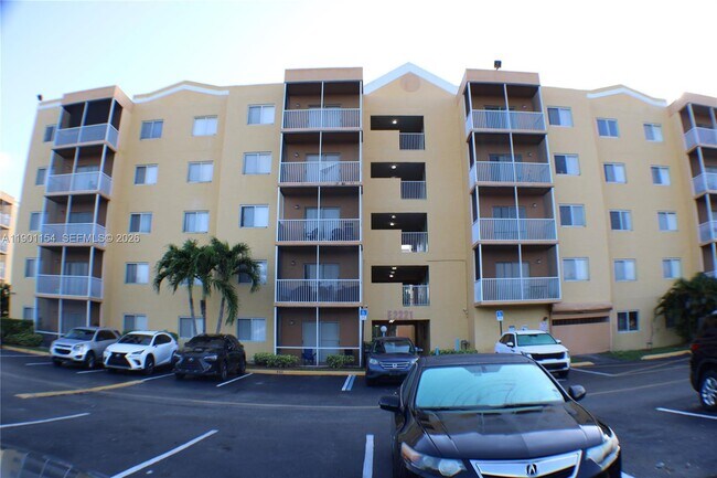 Building Photo - 2221 Sherman Cir