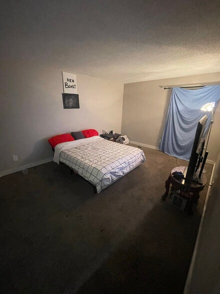 Building Photo - 1170 E 43rd St