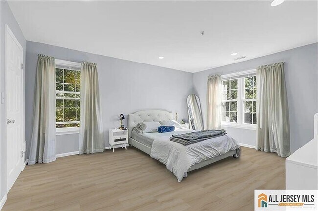 Building Photo - 1027 Waterford Dr