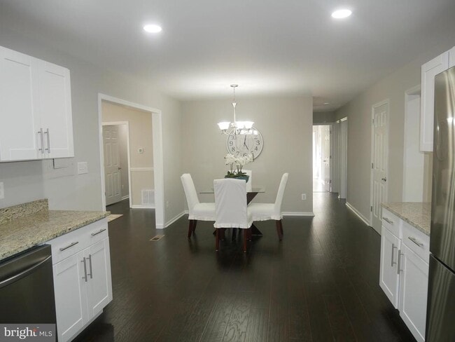 Building Photo - 35600 Sassafras Dr
