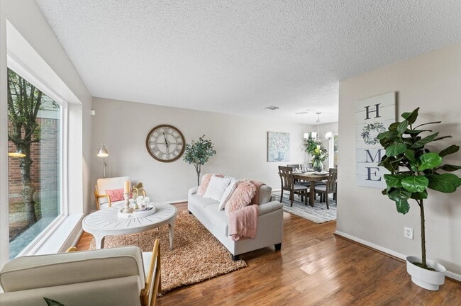 Building Photo - 630 Hawthorn Pl