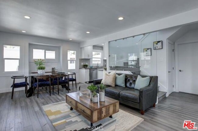 Building Photo - 338 Walnut Ave