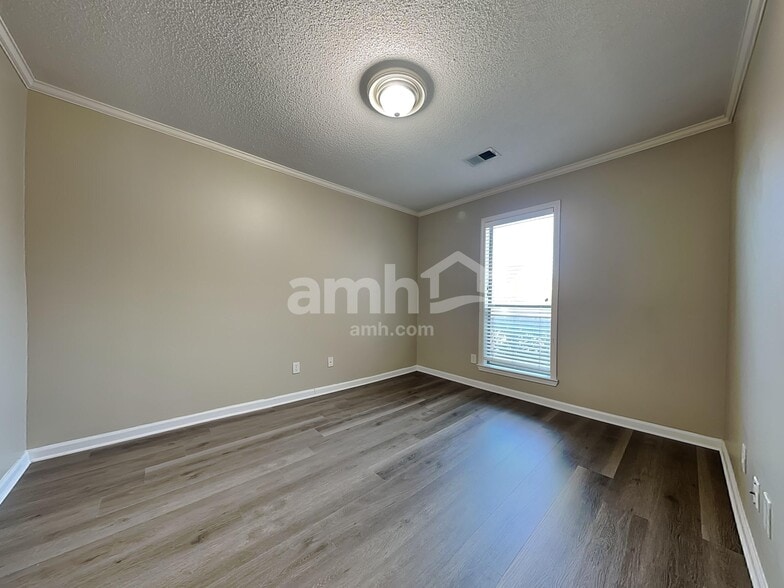 Building Photo - 1449 Albon Dr