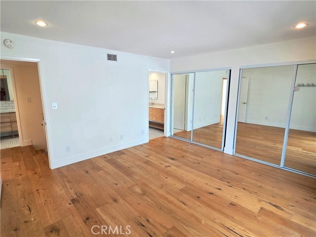 Building Photo - 20 Senisa