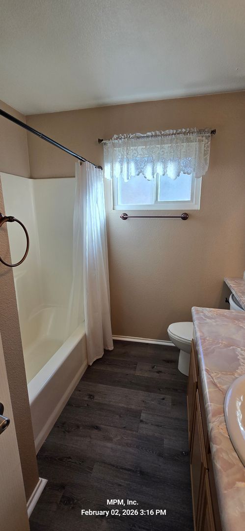 Building Photo - Lovely 2 bed 2 bath in 55 and over community