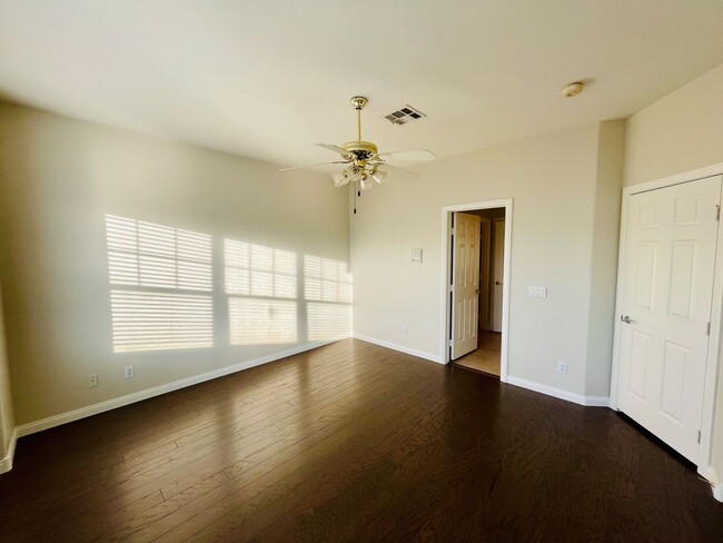 Building Photo - COMING SOON: Hardwood floors, freshly pain...