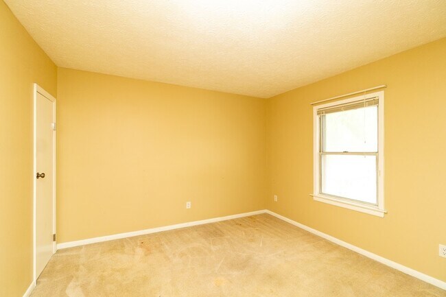 Building Photo - 461 Averill Ave