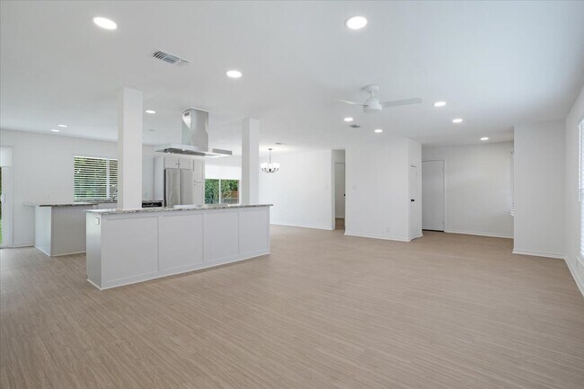 Building Photo - 152 Alta Vista St