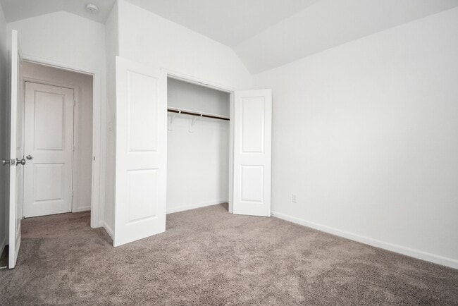 Building Photo - 15822 Kinlough Dr
