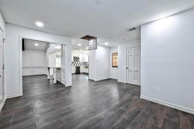 Building Photo - 5319 S Braeswood Blvd