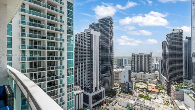 Building Photo - 950 Brickell Bay Dr
