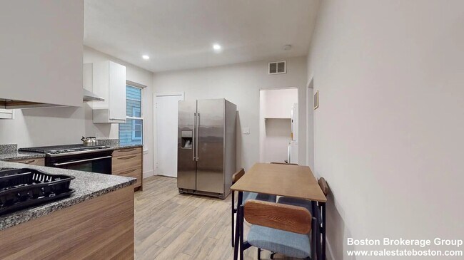 Building Photo - Beautiful 3 Bed Coming Available