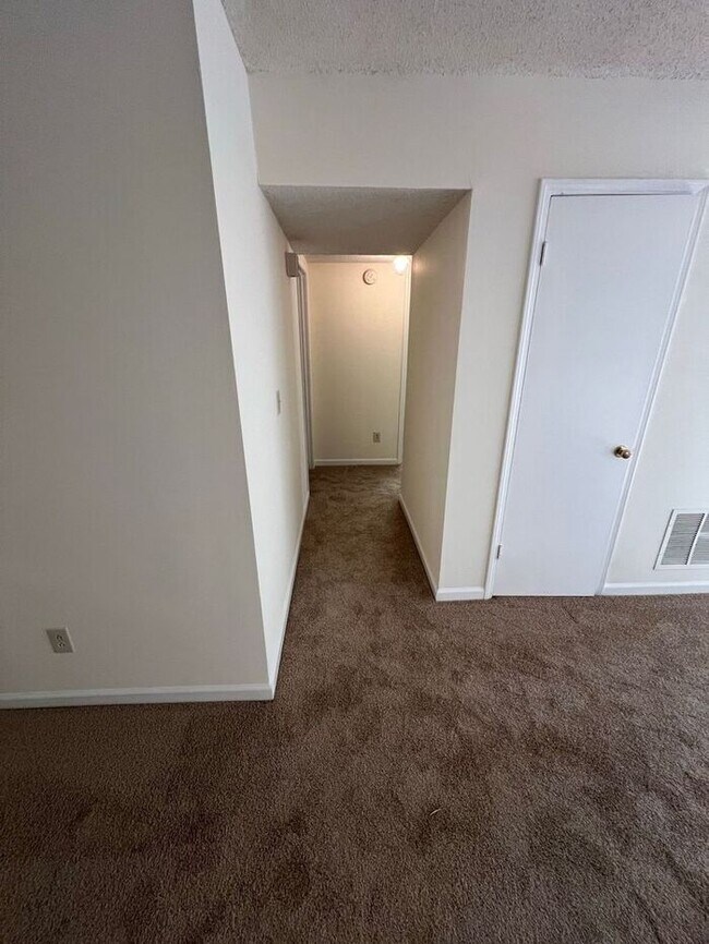 Building Photo - Cozy 2-Bedroom, 2-Bath Second-Floor Unit
