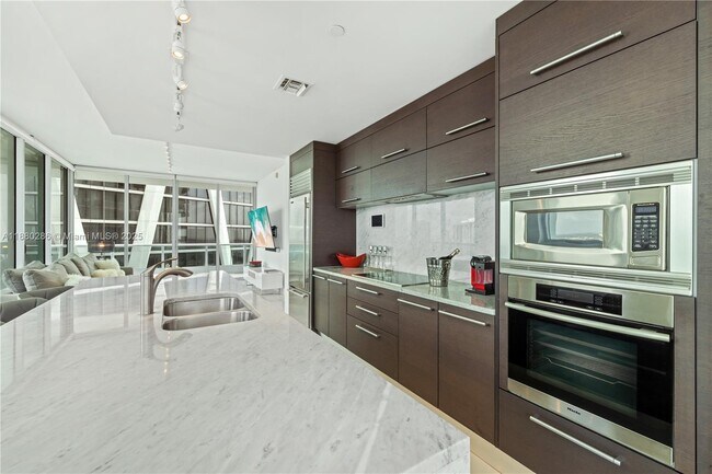 Building Photo - 900 Biscayne Blvd