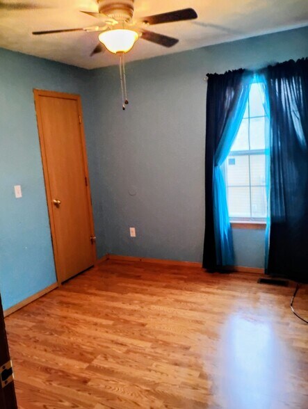 Building Photo - 428 W White Ash Rd