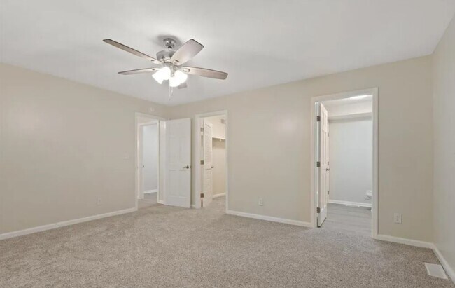 Bedrooms feature ceiling fans & new carpet - 6362 E County Road 200 N