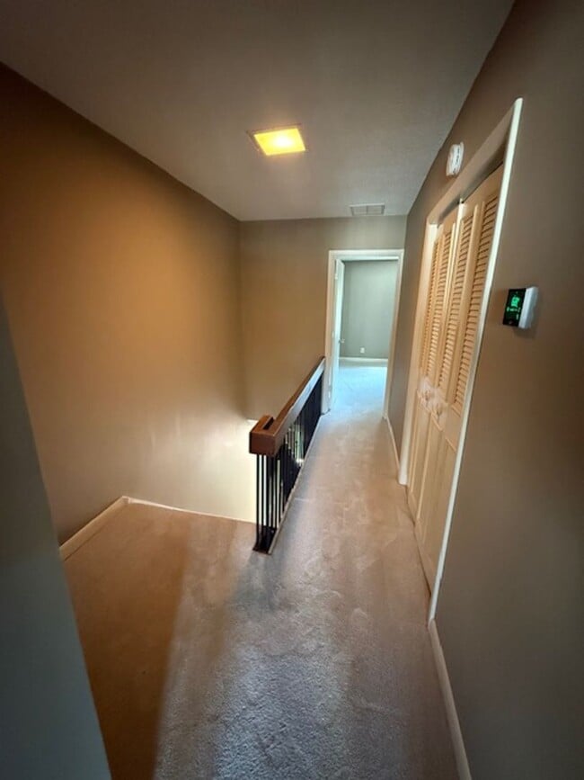 Building Photo - 2 Bedroom / 2 Bathroom @ Surf Court