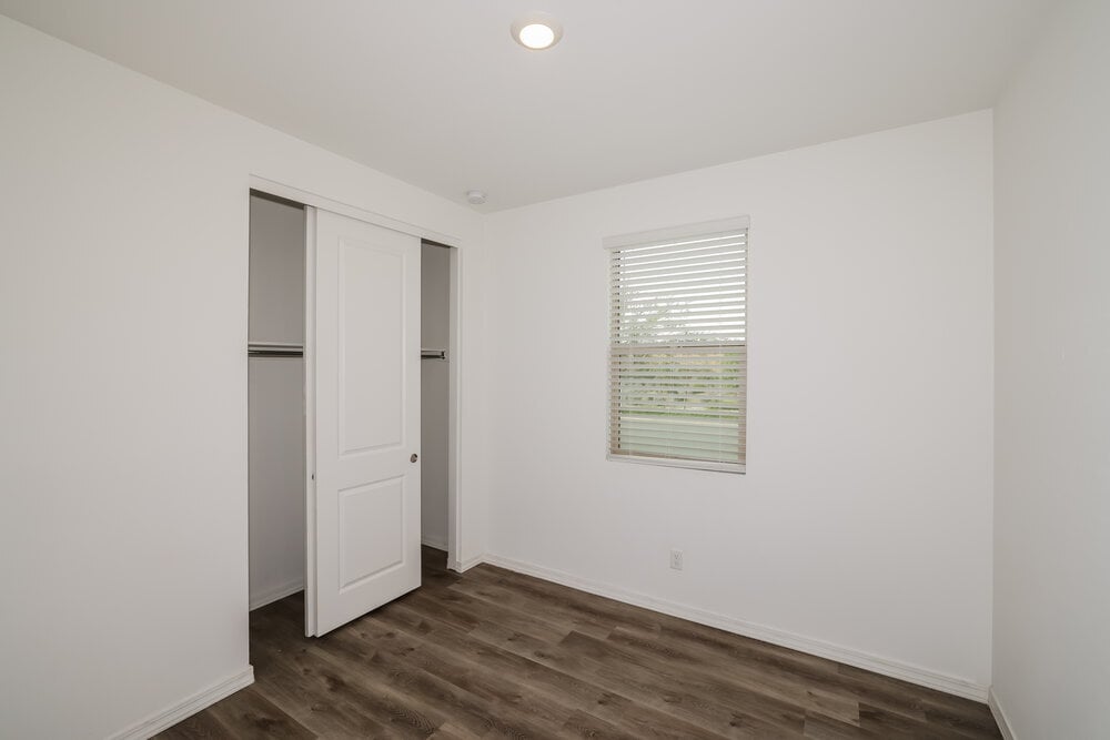 Building Photo - 9259 E Static Ave